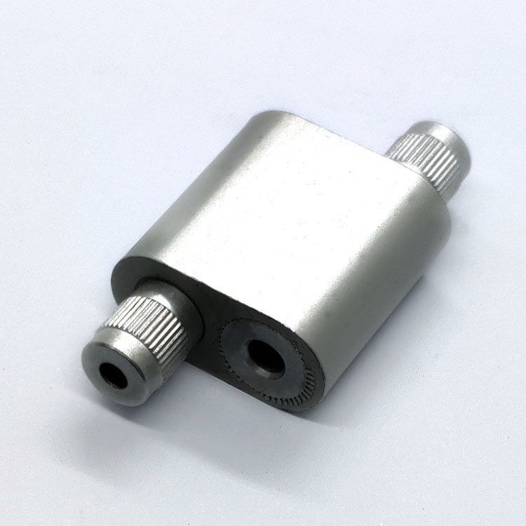 يقبض بإحكام على كابل الطائرات 5/64″ و 3/32″ في حلقة في أداة تثبيت الكابلات الحلقية القابلة للتعديل